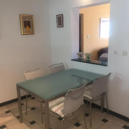 Jakov アパート *